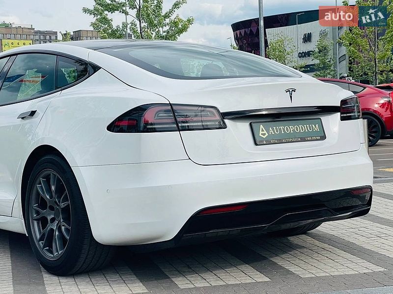 Лифтбек Tesla Model S 2022 в Киеве