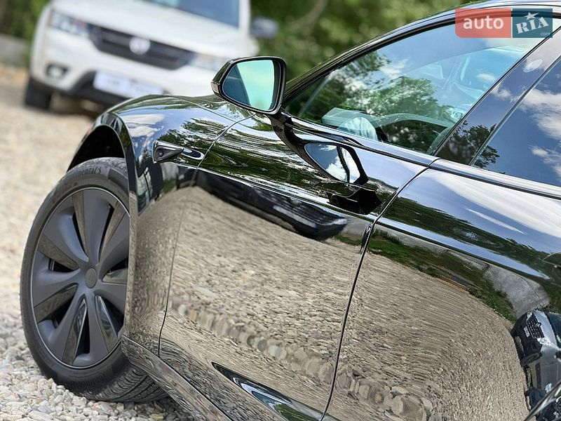 Лифтбек Tesla Model S 2023 в Стрые