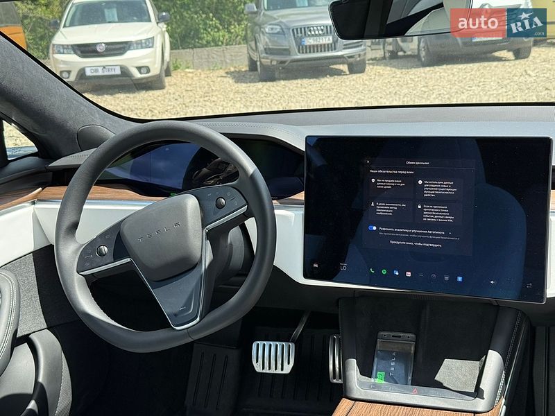 Лифтбек Tesla Model S 2023 в Стрые