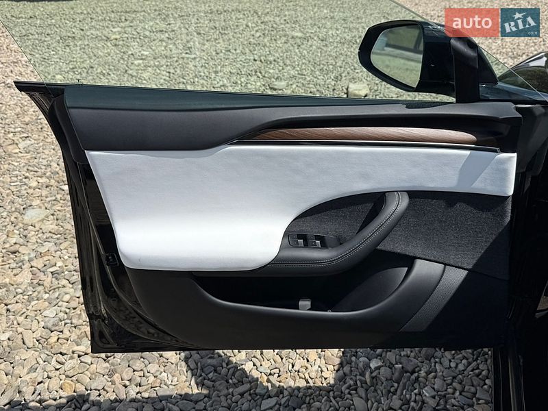 Лифтбек Tesla Model S 2023 в Стрые