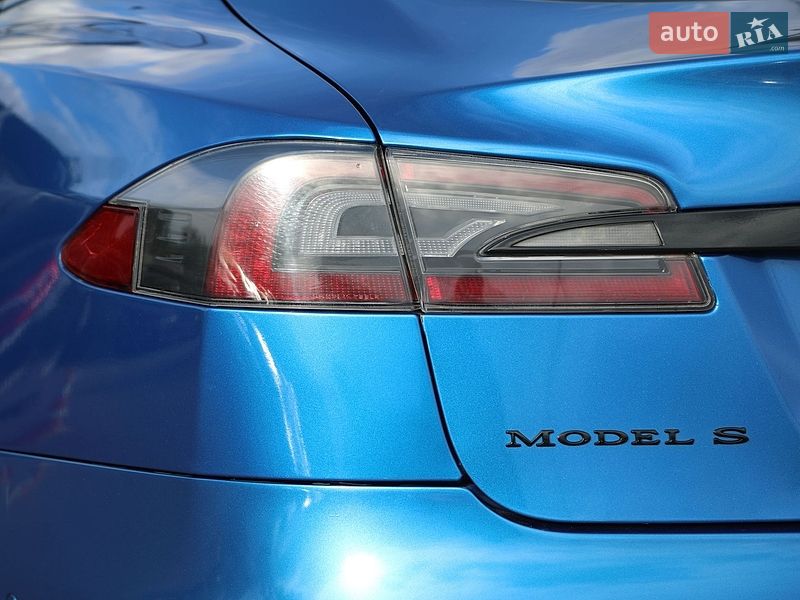 Ліфтбек Tesla Model S 2015 в Харкові