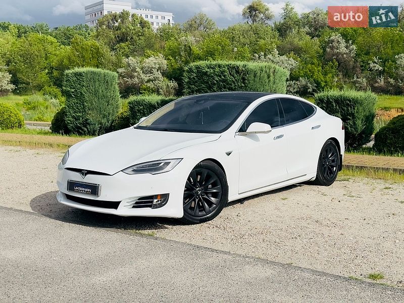 Ліфтбек Tesla Model S 2016 в Дніпрі фото 3 Ліфтбек Tesla Model S 2016 в Дніпрі