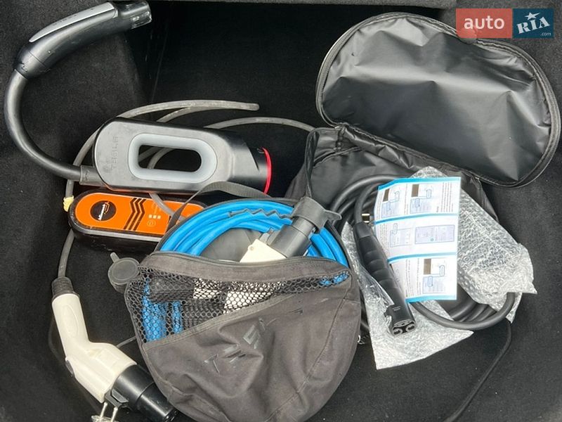 Лифтбек Tesla Model S 2014 в Черновцах фото 34 Лифтбек Tesla Model S 2014 в Черновцах
