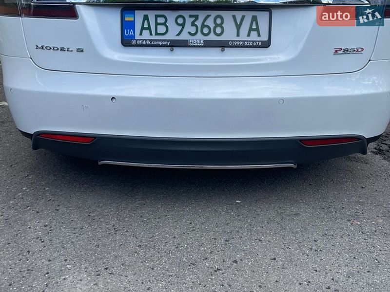 Лифтбек Tesla Model S 2015 в Виннице
