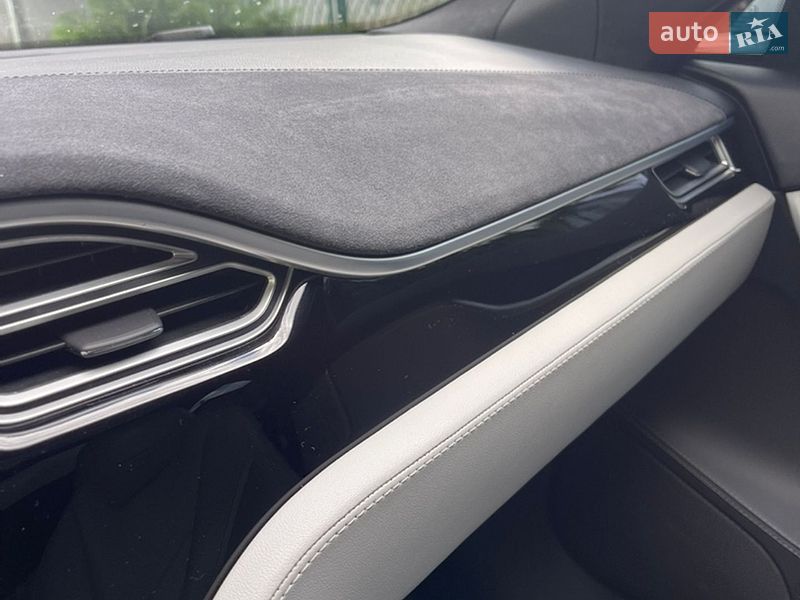 Лифтбек Tesla Model S 2015 в Виннице