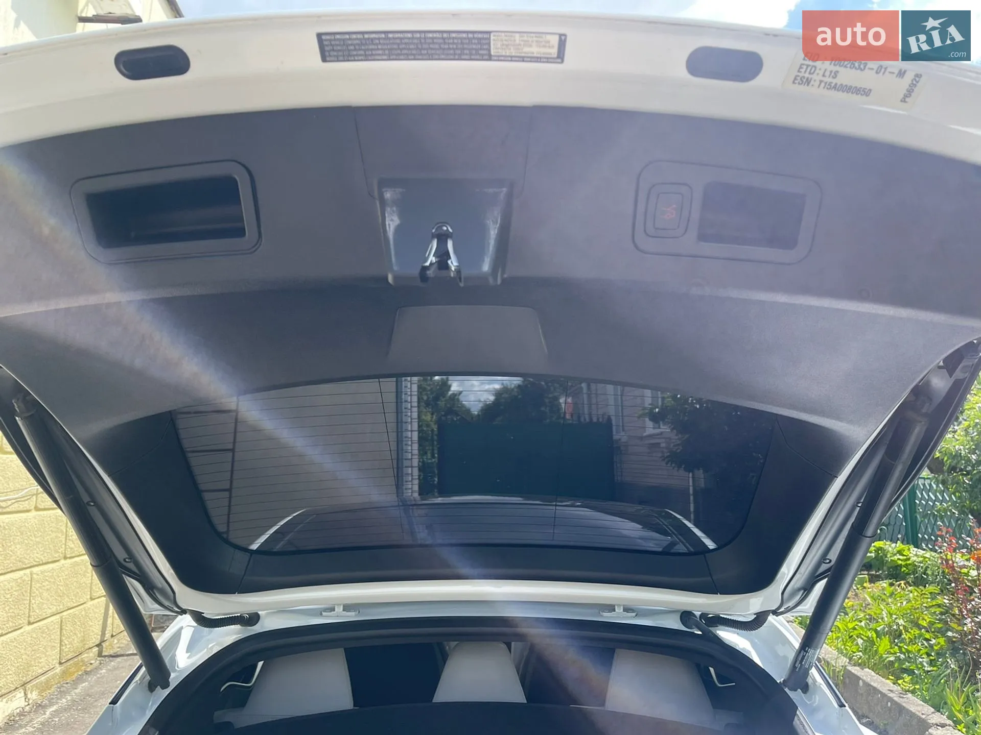 2015 Tesla Model S - мініатюра 27