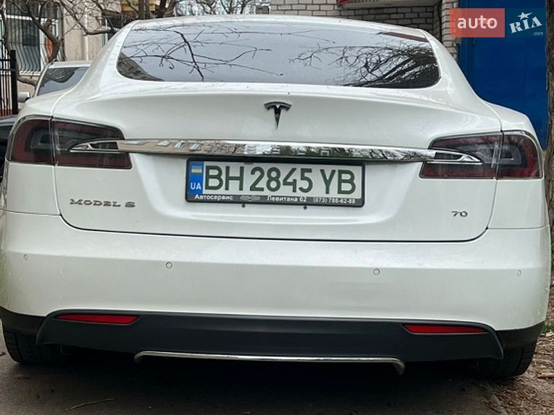 Ліфтбек Tesla Model S 2015 в Одесі