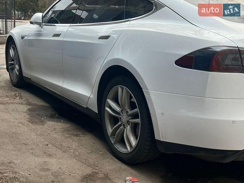 Ліфтбек Tesla Model S 2015 в Одесі