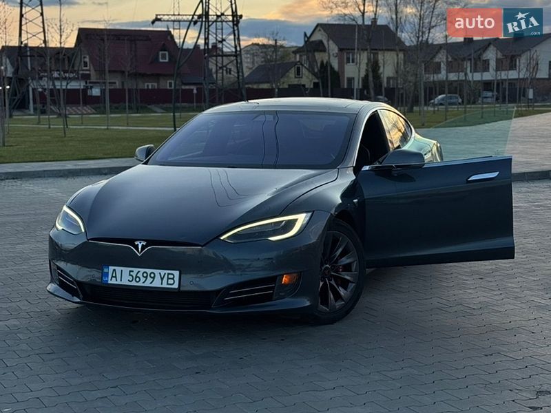 Ліфтбек Tesla Model S 2016 в Бучі