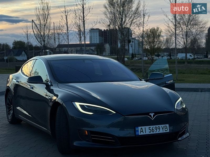 Ліфтбек Tesla Model S 2016 в Бучі