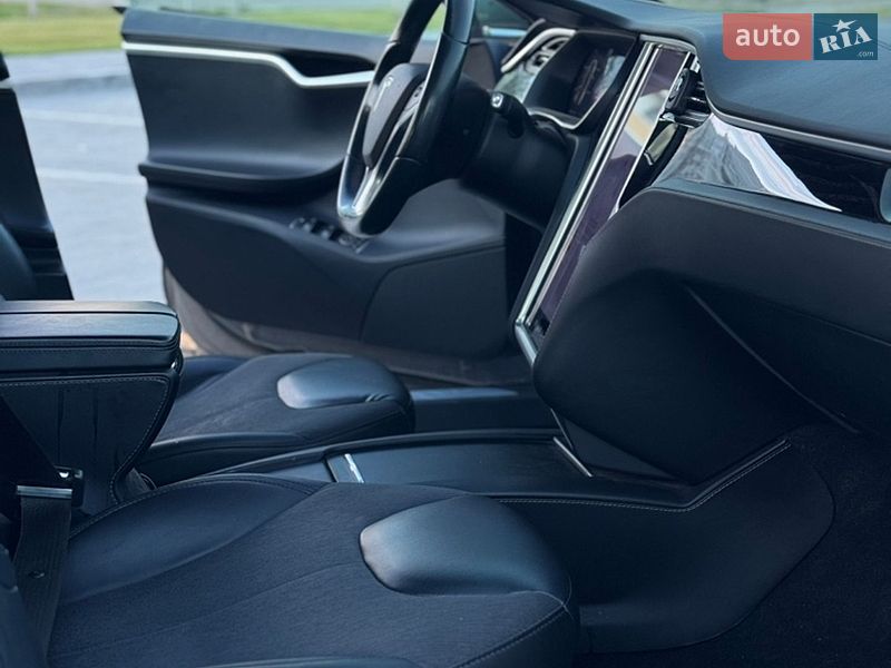 Ліфтбек Tesla Model S 2016 в Бучі