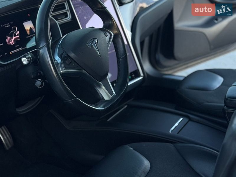 Ліфтбек Tesla Model S 2016 в Бучі