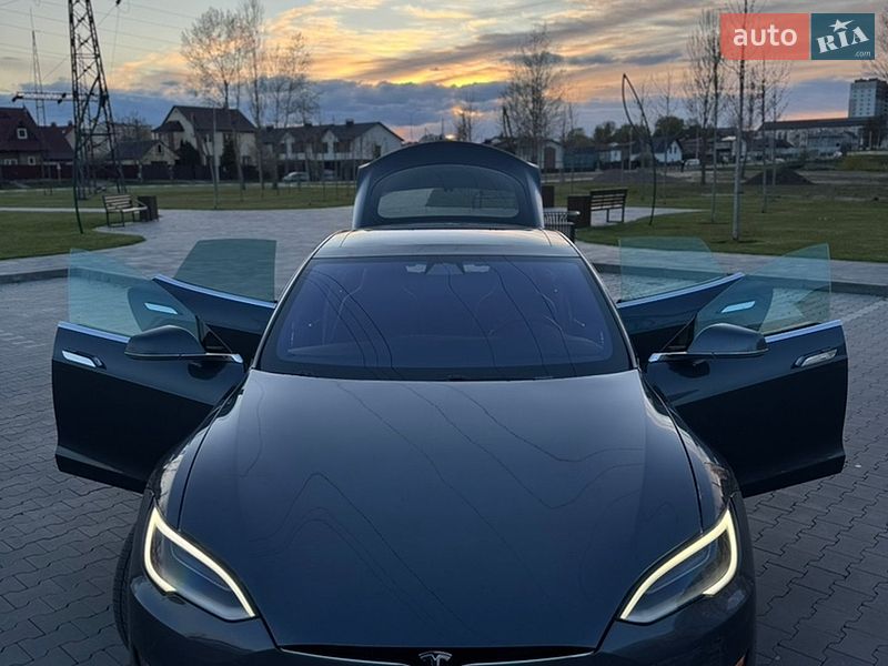 Ліфтбек Tesla Model S 2016 в Бучі
