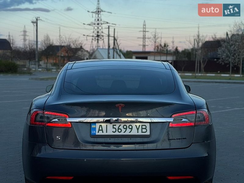 Ліфтбек Tesla Model S 2016 в Бучі