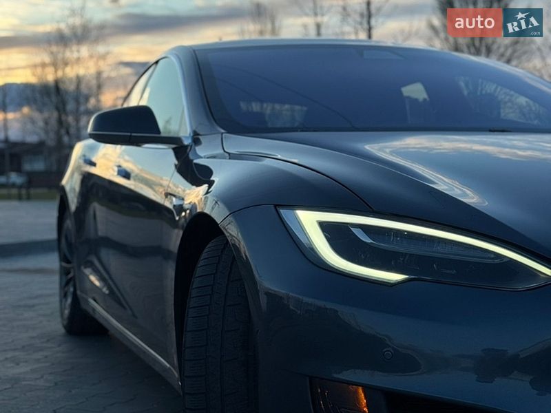 Ліфтбек Tesla Model S 2016 в Бучі