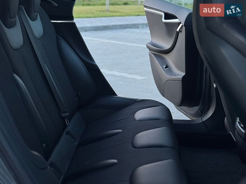 Ліфтбек Tesla Model S 2016 в Бучі