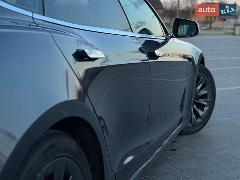 Ліфтбек Tesla Model S 2016 в Бучі