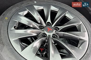 Ліфтбек Tesla Model S 2016 в Бучі