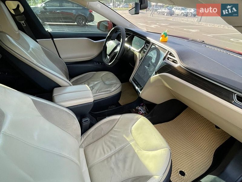Лифтбек Tesla Model S 2014 в Буче
