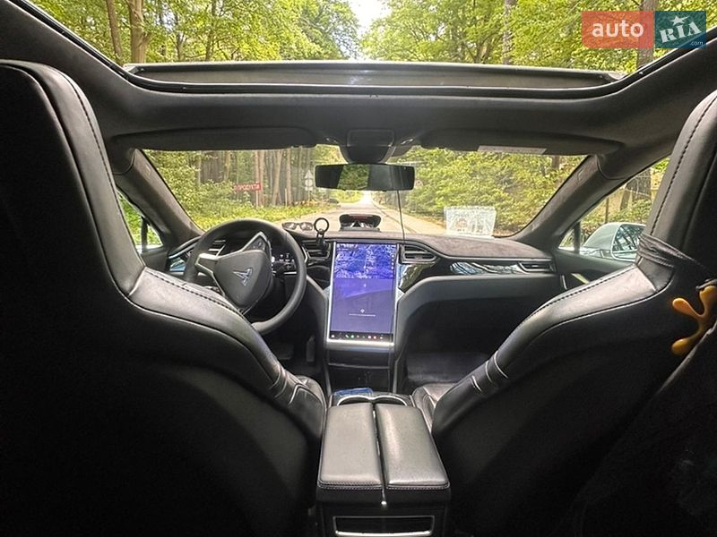 Ліфтбек Tesla Model S 2015 в Львові