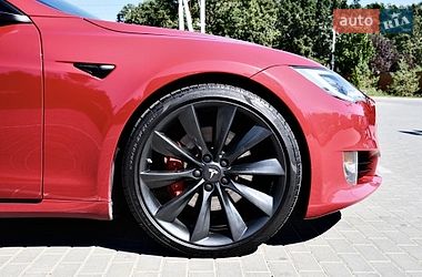 Лифтбек Tesla Model S 2017 в Львове