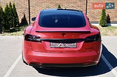 Лифтбек Tesla Model S 2017 в Львове