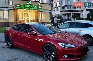 Лифтбек Tesla Model S 2017 в Львове