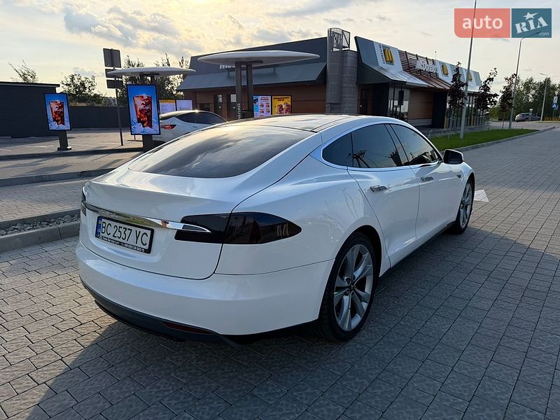 Лифтбек Tesla Model S 2013 в Львове