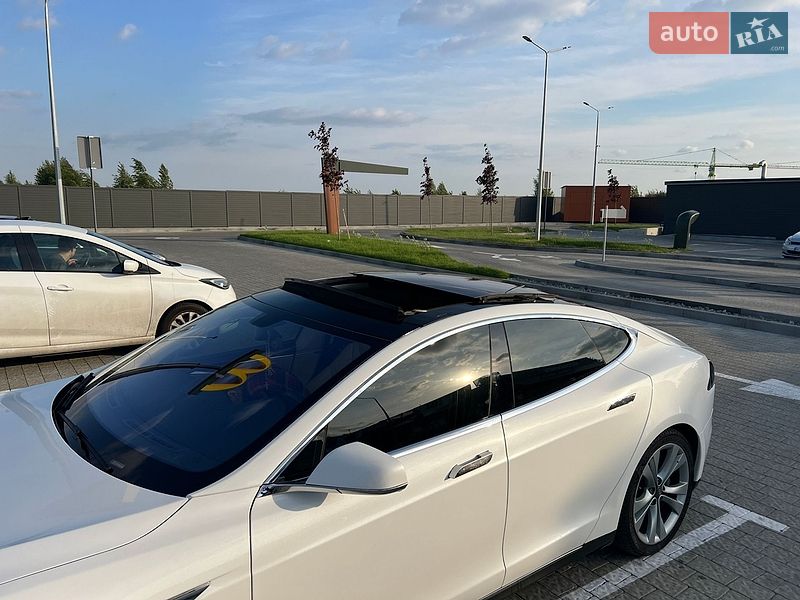 Лифтбек Tesla Model S 2013 в Львове