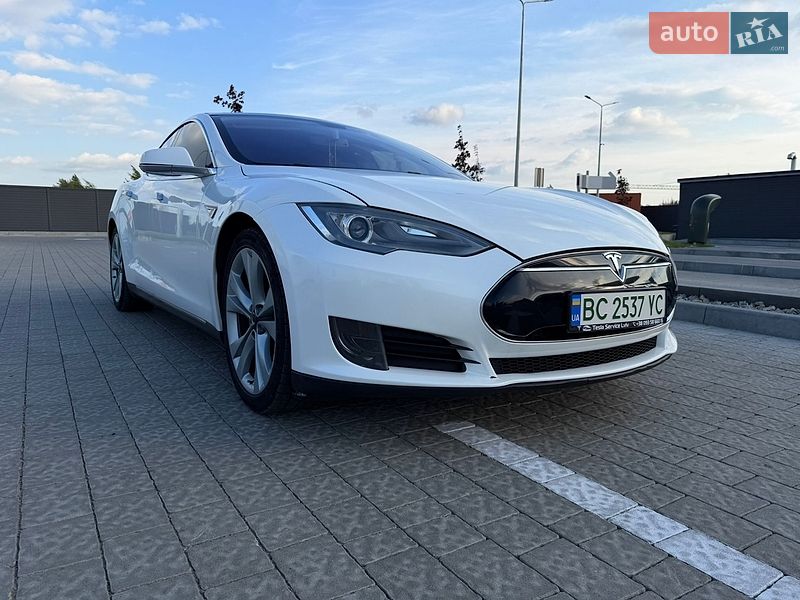 Лифтбек Tesla Model S 2013 в Львове