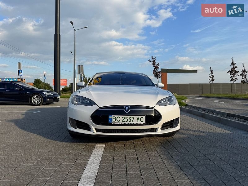 Лифтбек Tesla Model S 2013 в Львове