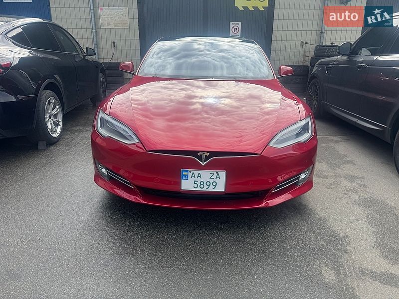 Лифтбек Tesla Model S 2016 в Киеве