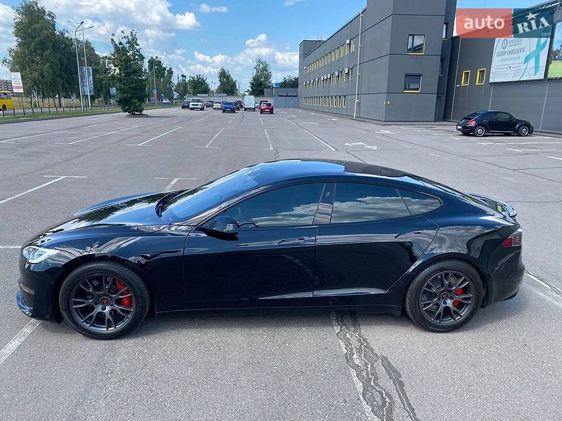 Лифтбек Tesla Model S 2021 в Киеве