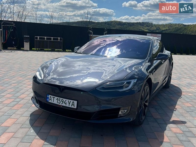 Ліфтбек Tesla Model S 2019 в Івано-Франківську