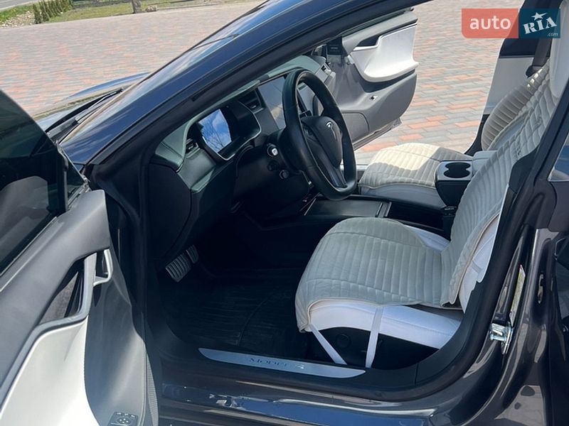 Ліфтбек Tesla Model S 2019 в Івано-Франківську