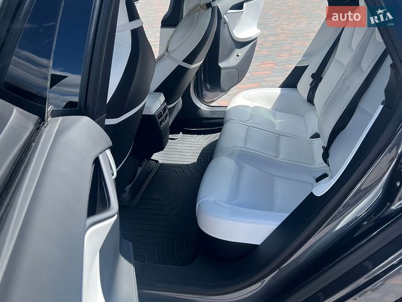 Ліфтбек Tesla Model S 2019 в Івано-Франківську