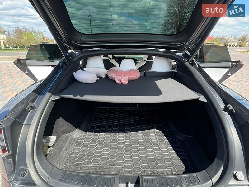 Ліфтбек Tesla Model S 2019 в Івано-Франківську