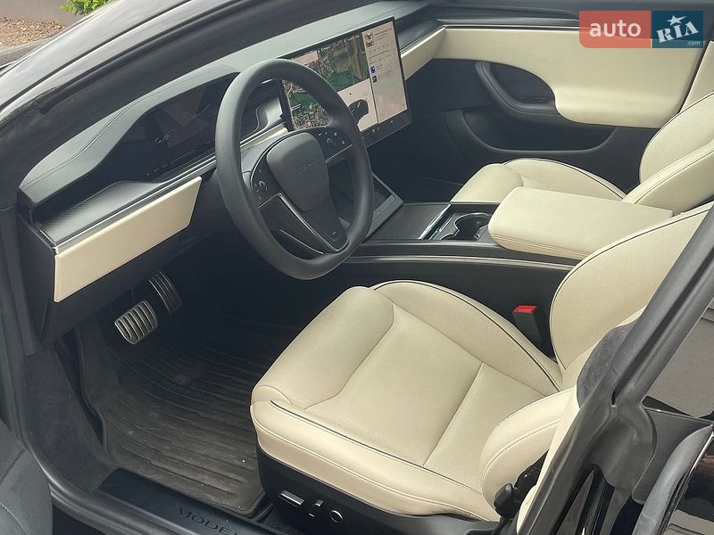 Лифтбек Tesla Model S 2023 в Львове