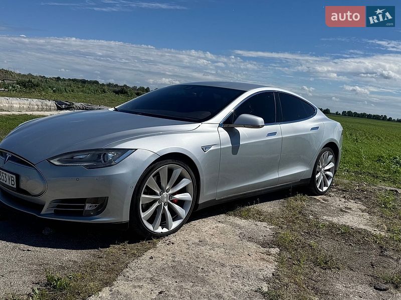 Tesla Model S 2015