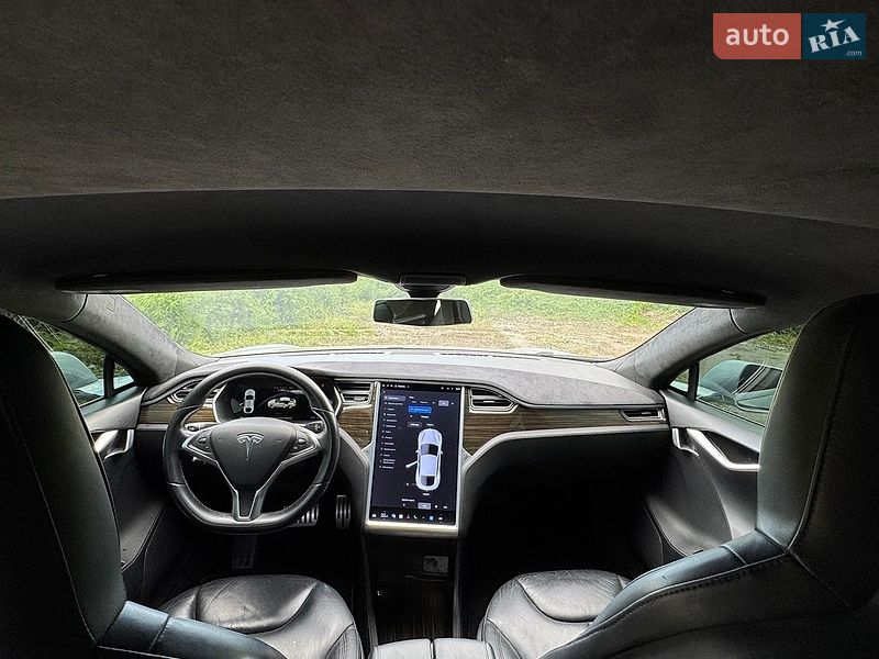 Ліфтбек Tesla Model S 2015 в Києві