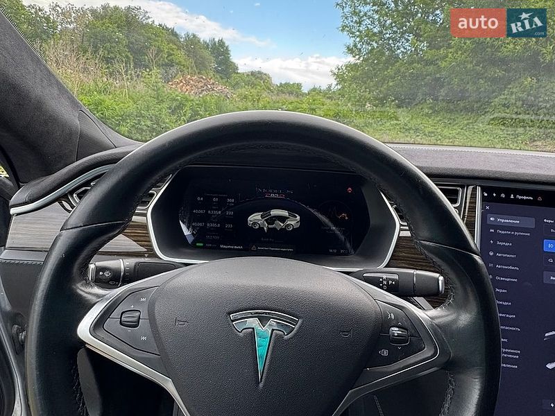Ліфтбек Tesla Model S 2015 в Києві