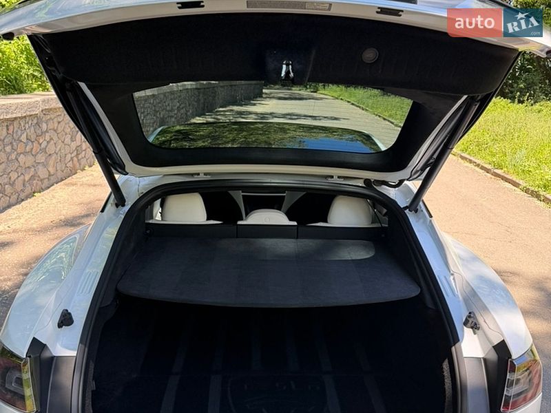 Ліфтбек Tesla Model S 2021 в Києві
