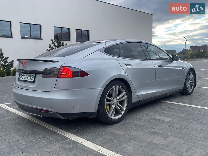 Лифтбек Tesla Model S 2012 в Луцке