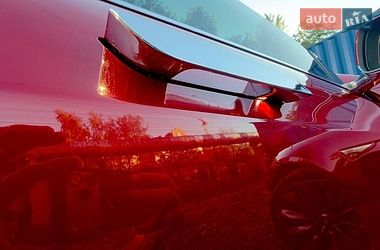 Лифтбек Tesla Model S 2015 в Киеве