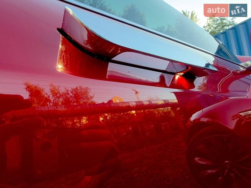 Лифтбек Tesla Model S 2015 в Киеве