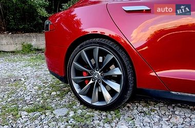 Лифтбек Tesla Model S 2015 в Киеве