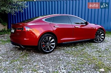 Лифтбек Tesla Model S 2015 в Киеве