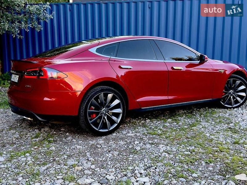 Лифтбек Tesla Model S 2015 в Киеве