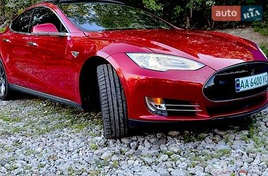 Лифтбек Tesla Model S 2015 в Киеве