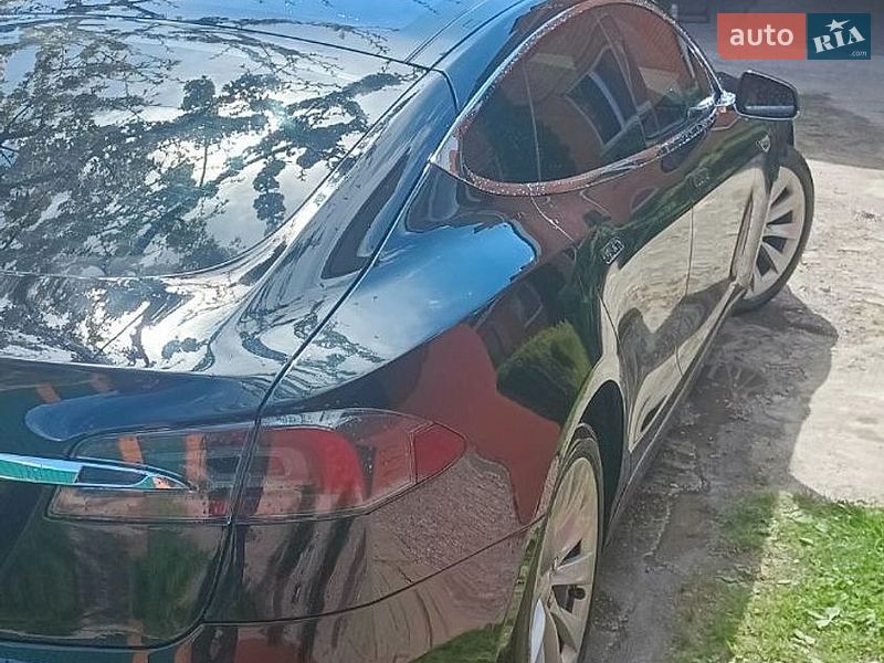 Лифтбек Tesla Model S 2016 в Киеве